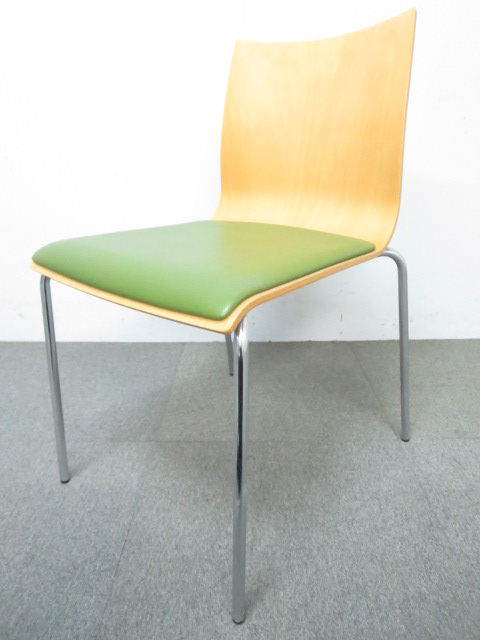 【リフレッシュスペースにオススメ！】■ウチダ　スタッキングチェア　■グリーン【癒しの木目フレーム！】
                        リフレッシュタイプチェア　BK-2シリーズ
                                    中古
            