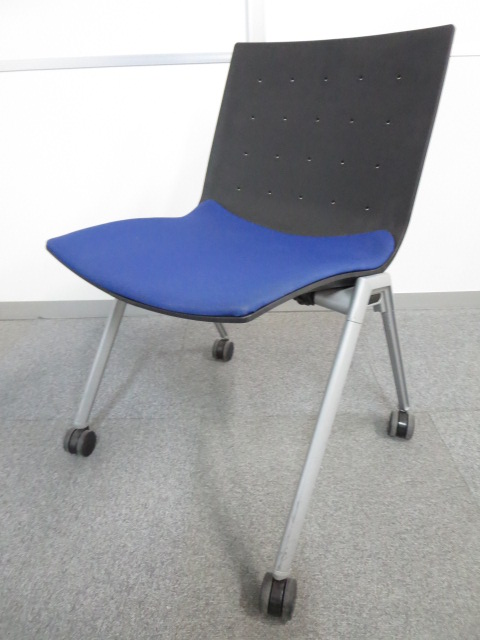 【6月限定特別価格！】■ウチダ　スタッキングチェア　■ブルー　キャスター付【β】
                        その他シリーズ
                                    中古
            