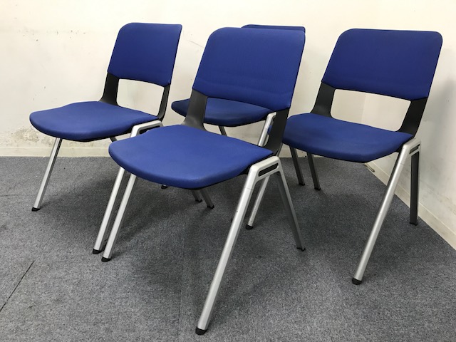 【セット商品！】スタッキングチェア｜鮮やかなブルーでおしゃれ！｜4脚まとめて揃います！
                        フリップチェア
                                    中古
            