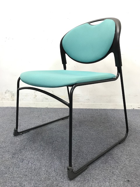 【11脚入荷！】スタッキングチェア｜グリーンカラーで会議室に安らぎを。
                        クリケット
                                    中古
            