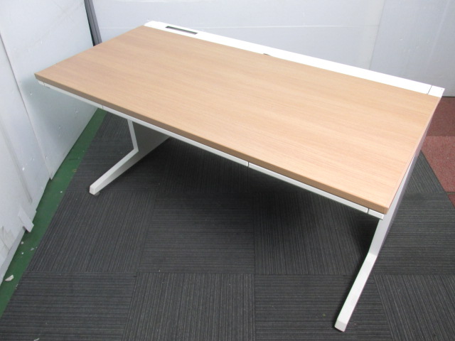 【木目の天板】オカムラ製平机　アドヴァンス　高さ720mm
                        アドバンス
                                    中古
            