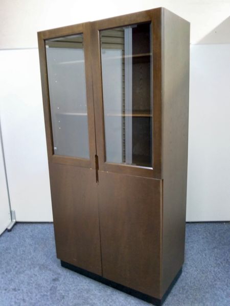 【ガラス扉で本棚に最適】役員室にピッタリな木製書庫
                        その他
                                    中古
            