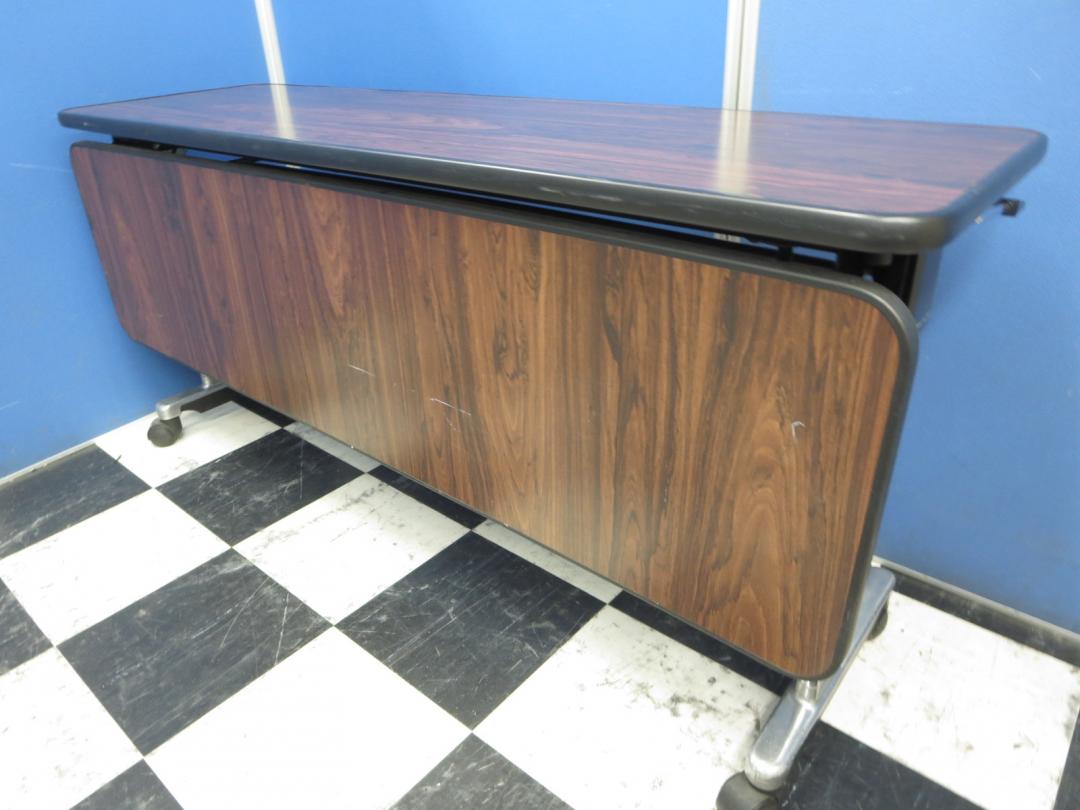 【限定1台！】【超破格！】【滞留品の為お安く販売！】幕板付き！幅1500㎜のスタックテーブル！さいたま店おすすめ！！ 【中古オフィス家具】	
                        
                                    中古
            