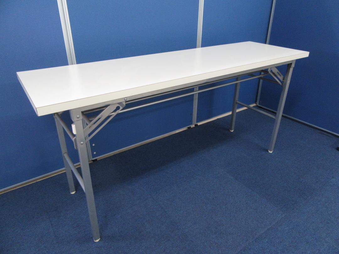[あると便利です!!]折りたたみテーブル 幅1500mm/奥行450mm ホワイト天板■使用しない時は折りたたんで収納可能です!!
                        
                                    中古
            
