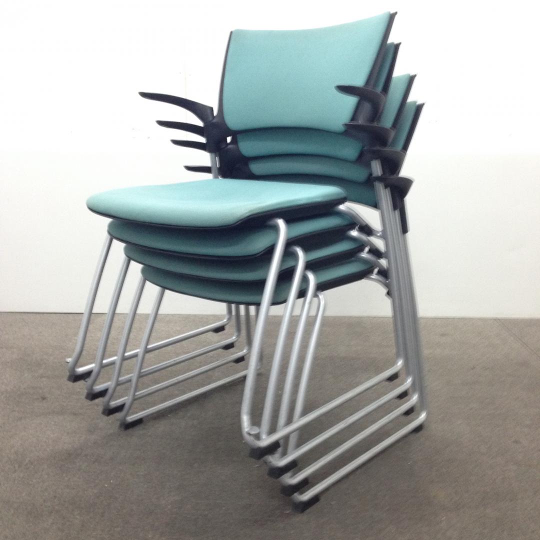 【セット商品】イトーキ製｜マノスチェア｜鮮やかグリーンのスタッキングチェア！
                        マノス
                                    中古
            