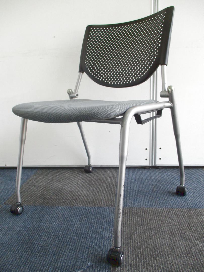 【オカムラ製の会議用椅子！】積み重ねて収納可能！【空間を効率よく利用できます！】
                        プロスタック
                                    中古
            