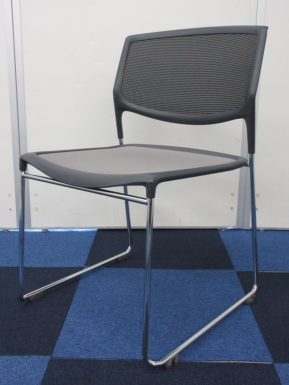 【10脚揃います!!】ミーティングスペース!!セミナールーム・リフレッシュルームなどにおススメ!!シンプルなデザインのスタッキングチェアが入荷！【ITOKI製現行カタログ商品!!】
                        その他シリーズ
                                    中古
            