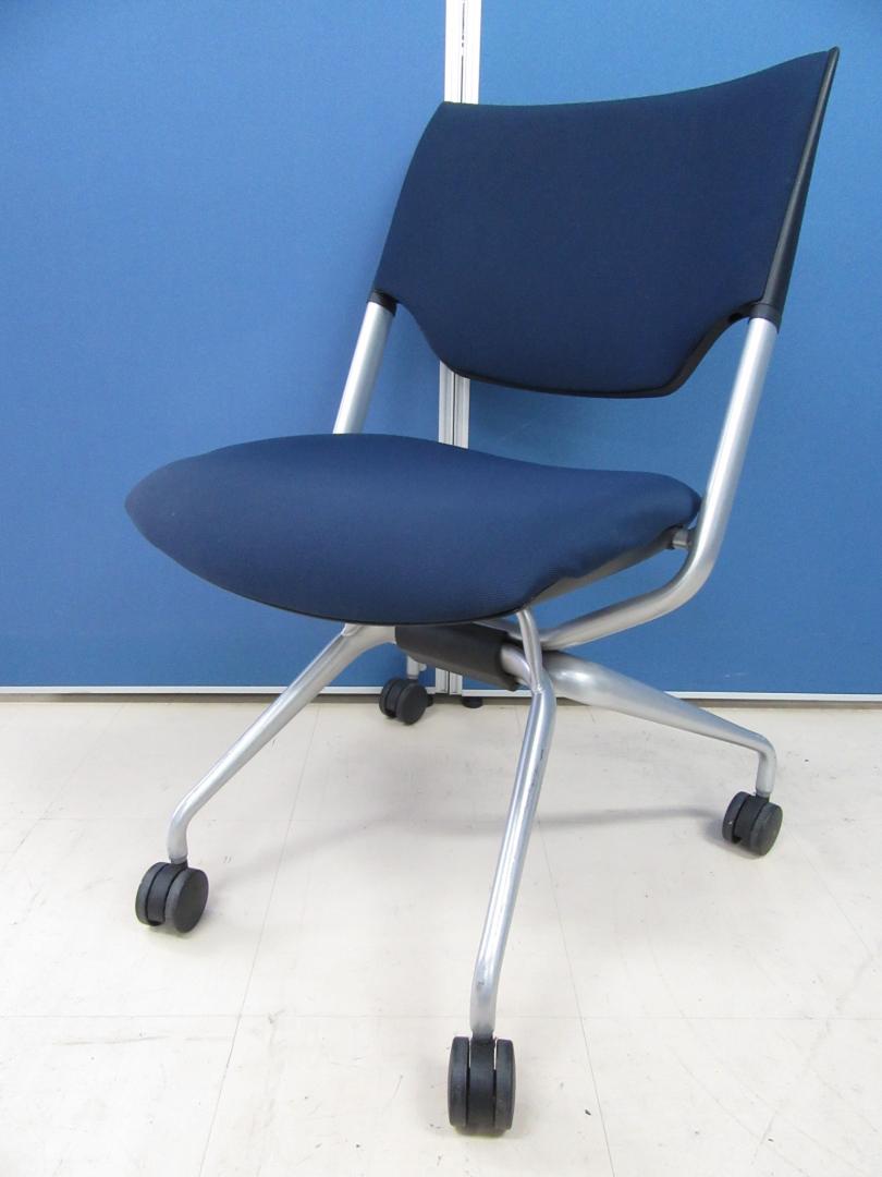 [8脚入荷!!2013年製]イトーキ(ITOKI) レクシブチェア■高級感のあるミーティングチェアが入荷!!デザイナー：Jeff Miller■やわらかな心地よさのクロスバック仕様です!![ネスタブル]
                        レクシブ
                                    中古
            