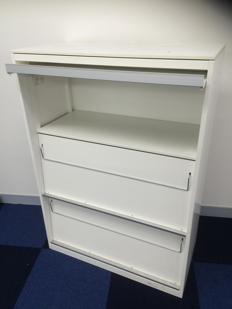 【KS】[A4ファイル3段収納可能]雑誌架　カウンターとしても活用可能　カタログや資料の収納におススメ!
                        
                                    中古
            