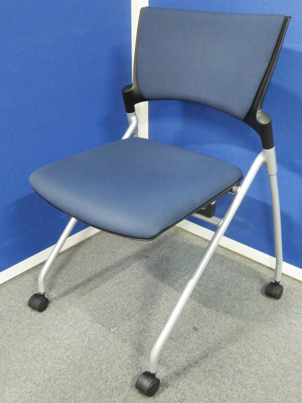 【人気のネスティングチェア入荷！】■イトーキ　マノスチェア　■ネイビーブルー　■【ITOKI　MANOSS】水平スタックタイプ
                        マノス
                                    中古
            