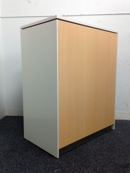 【1台限定！】木目×ホワイトがオフィスの顔にもってこい！！カジュアルな雰囲気の演出に！！配線ダクト付き
                        
                                    中古
            