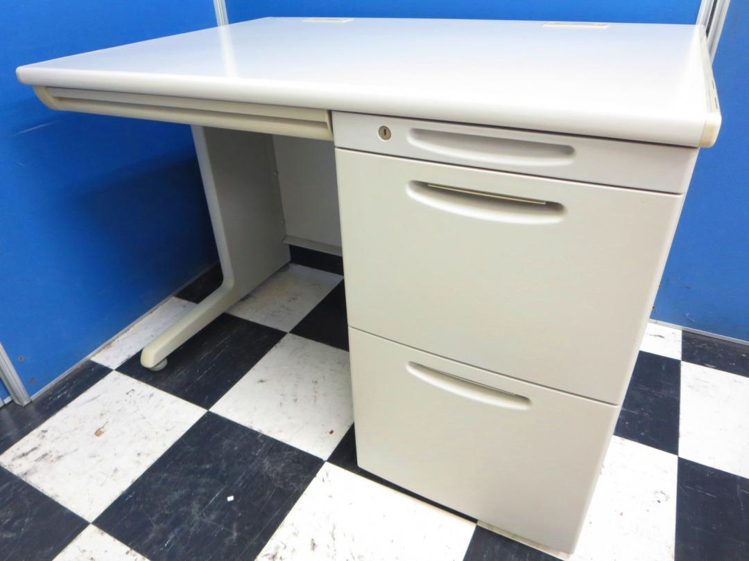 オカムラ製SDシリーズ！定番幅1000㎜の片袖机！今なら数が揃います！！人員増加時におすすめ！！
                        SD-Vデスクシステム
                                    中古
            