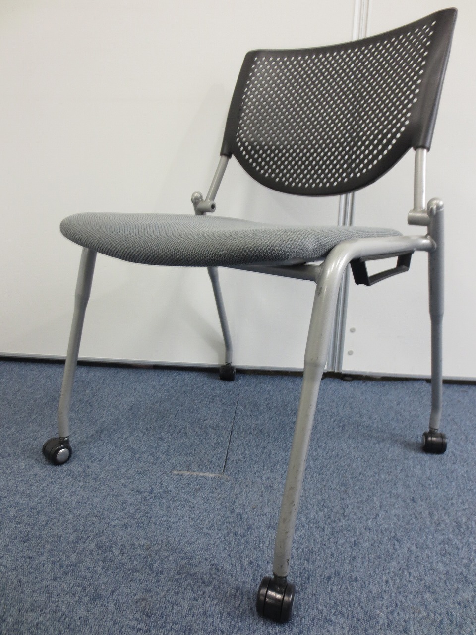 【簡単積み重ね収納】オカムラ製スタッキング！プロスタックチェア！
                        プロスタック
                                    中古
            