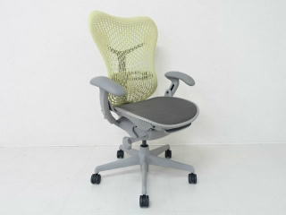 【150万台も売れている大ヒット商品】■現代オフィスにぴったり合うポップなデザイン【定価10万以上の品をこの価格で】【RP】
                        ミラ　（Ｍｉｒｒａ　Ｃｈａｉｒ）
                                    中古
            