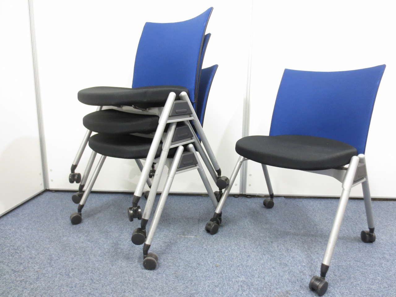 【チェア４脚セット】ウチダ製スタッキングチェア！定番カラー！
                        MX-340シリーズ
                                    中古
            