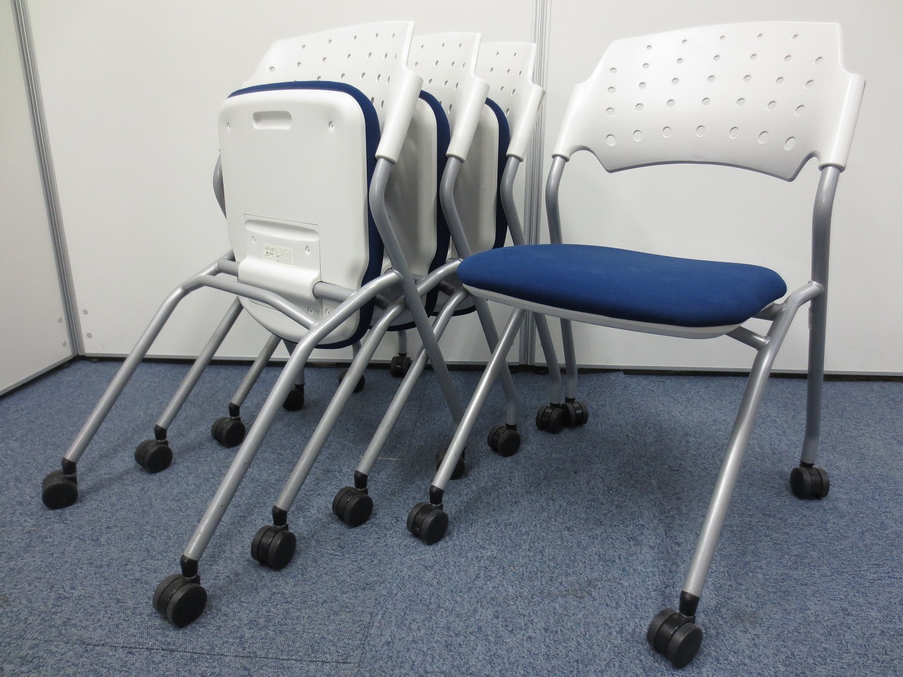 【４脚セットでお得！】まとめてのご購入で１０％ＯＦＦ！！
                        tretto
                                    中古
            