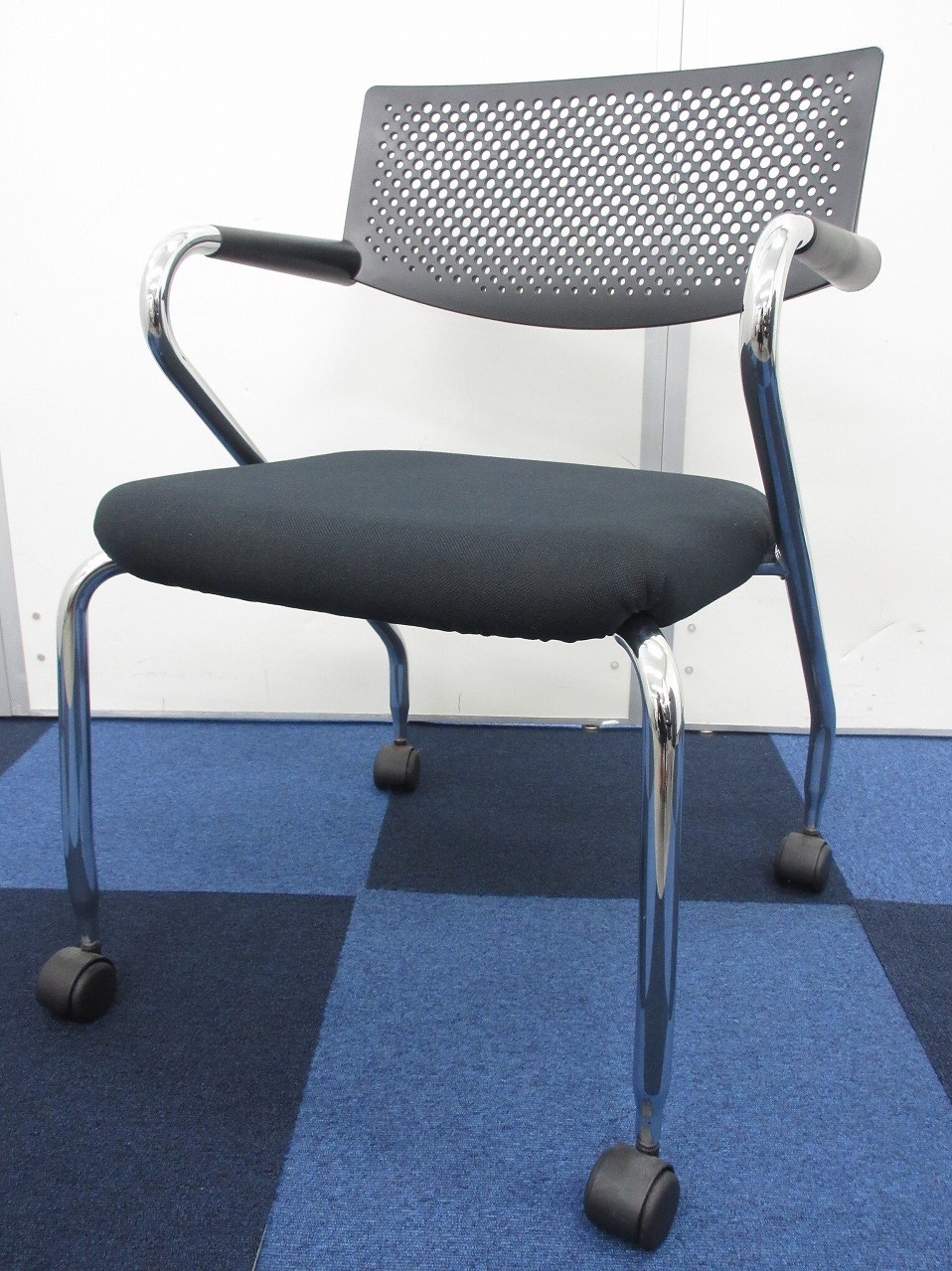 【デザイナーズ家具入荷！】海外メーカー・ヴィトラ製のお洒落なスタッキングチェア！
                        
                                    中古
            