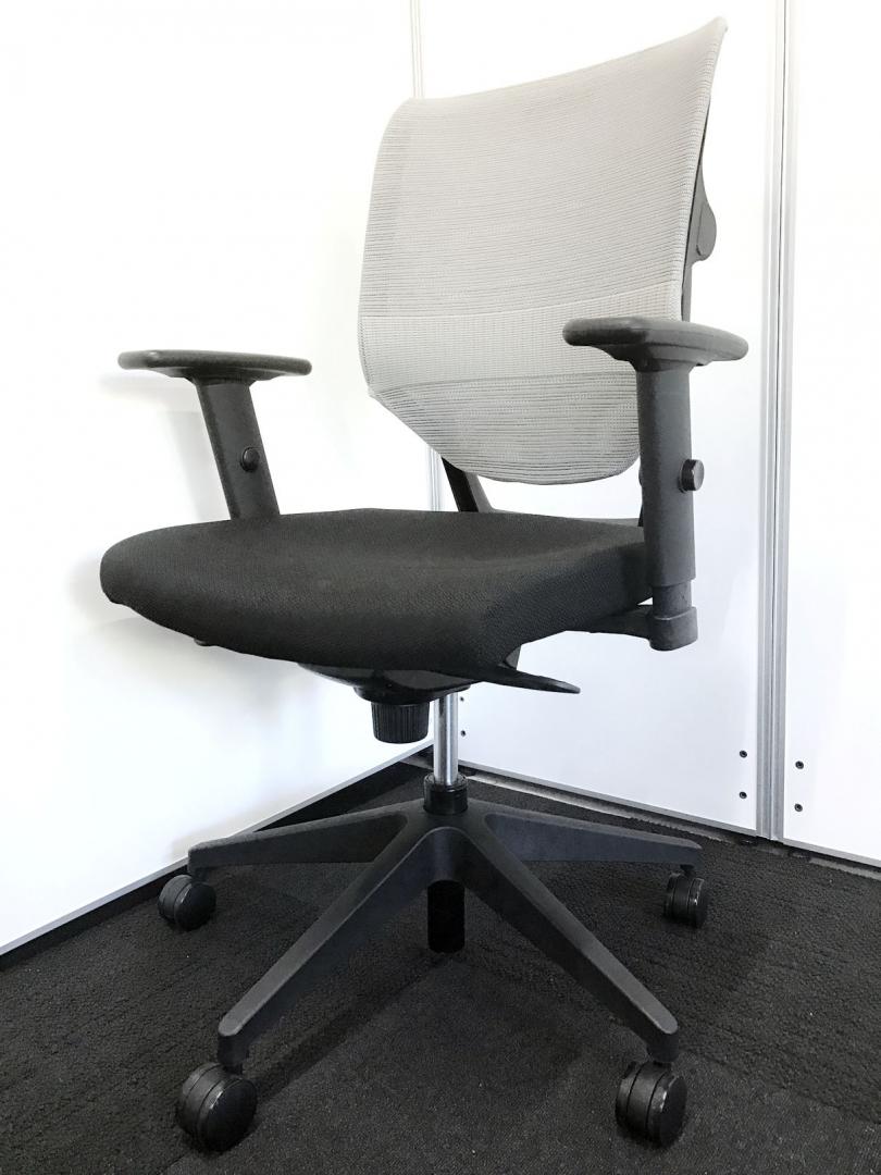 【ホワイトグレーメッシュチェア】Parforma(パフォーマー)チェア！【蒸れない暑くない！！】

                        Performa sf
                                    中古
            