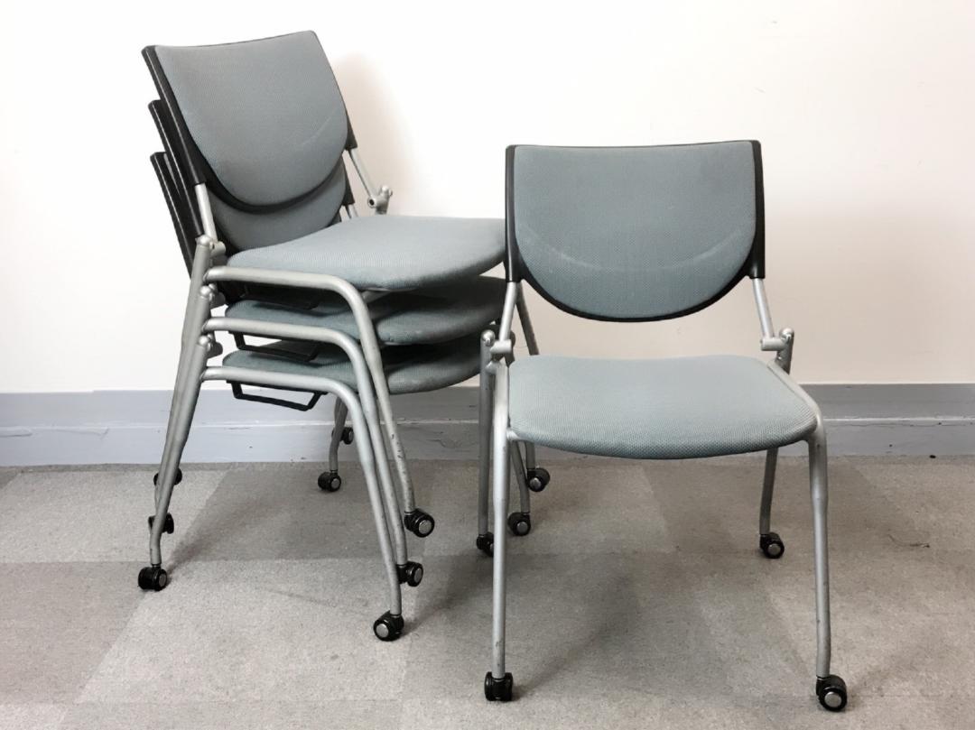 【KS】[４脚セットでお買い得！]スタッキングチェア　ミーティングチェア　キャスター付き[重ねて収納可能なスタックタイプ] 
                        プロスタック
                                    中古
            