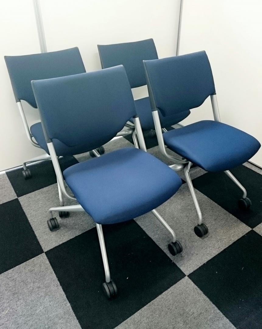 【お得な4脚セット】横に重ねて収納できるネスティングチェア入荷！会議用ながらもしっかりした作りで座り心地◎
                        レクシブ
                                    中古
            