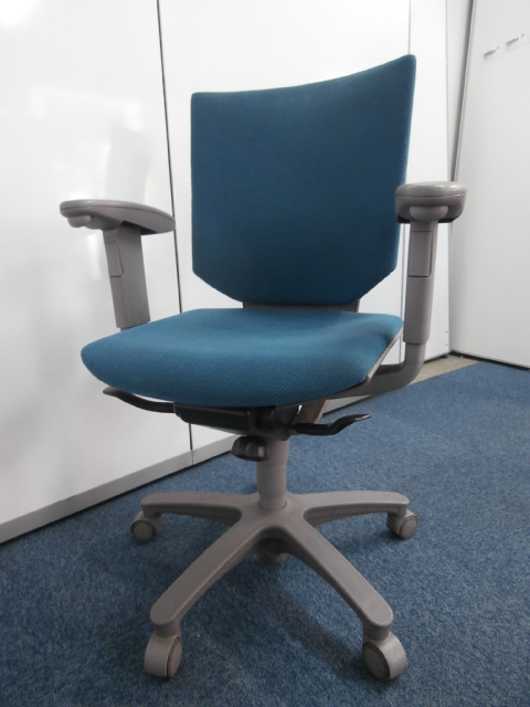 【おつとめ品】【４脚限定入荷！！】大人気の肘付OAチェア！！
                        トリノ
                                    中古
            