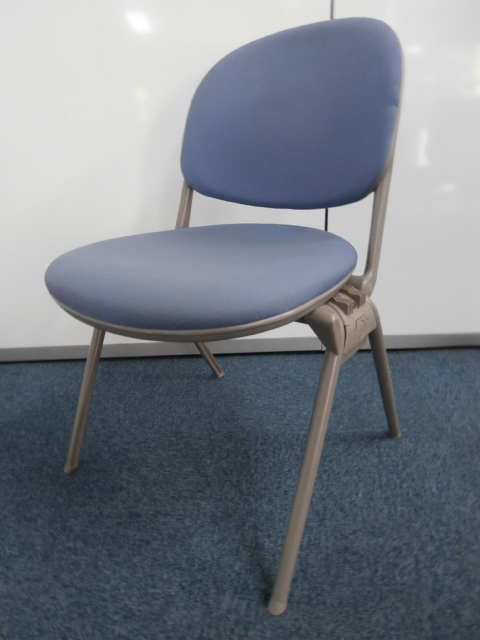 【１８脚限定入荷！！】ふわふわの座り心地は流石ですね！！
                        
                                    中古
            