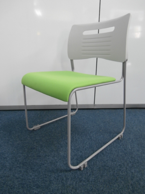 【おつとめ品】３脚限定！グリーン鮮やかなスタッキングチェア！
                        
                                    中古
            