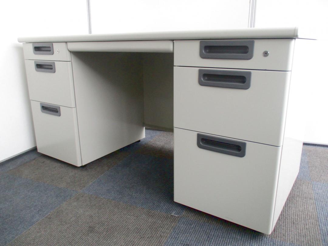 【上長様席などにオススメ】プラス製の両袖机【幅1400mmと広々！】
                        LA
                                    中古
            