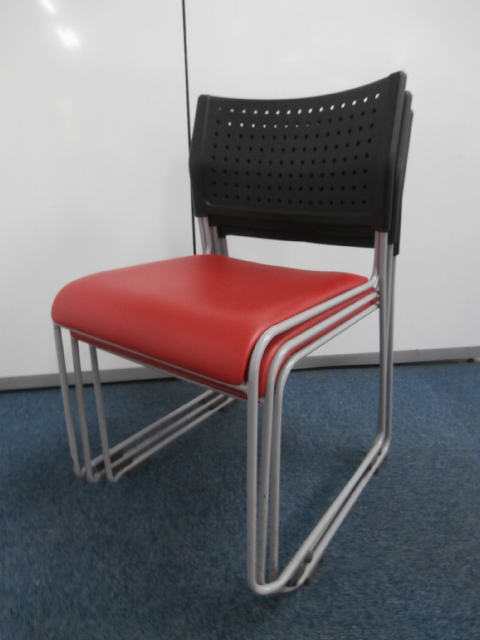 【おつとめ品！！３脚セット！】大人気スタッキングチェア！！
                        
                                    中古
            