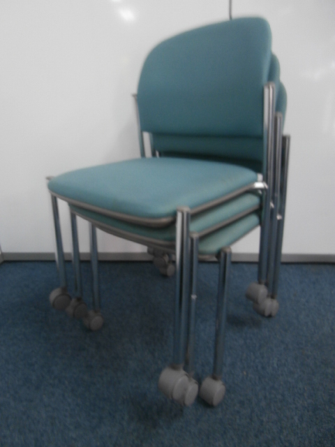 【おつとめ品！！】３脚セット！！キャスターが付いてラクラク！！
                        
                                    中古
            