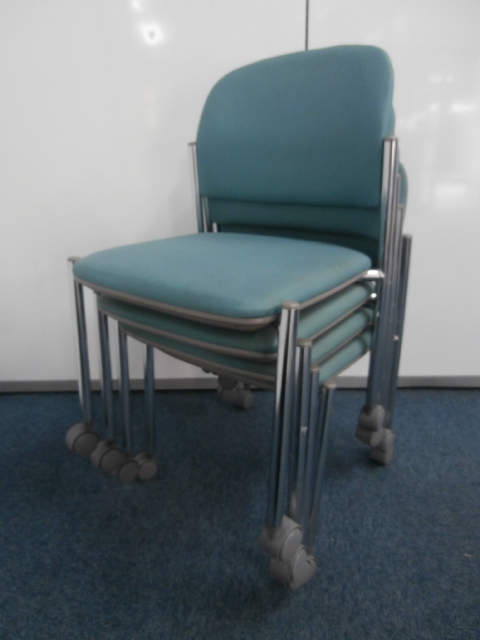 【おつとめ品！！】４脚セット！！キャスターが付いてラクラク！！
                        
                                    中古
            