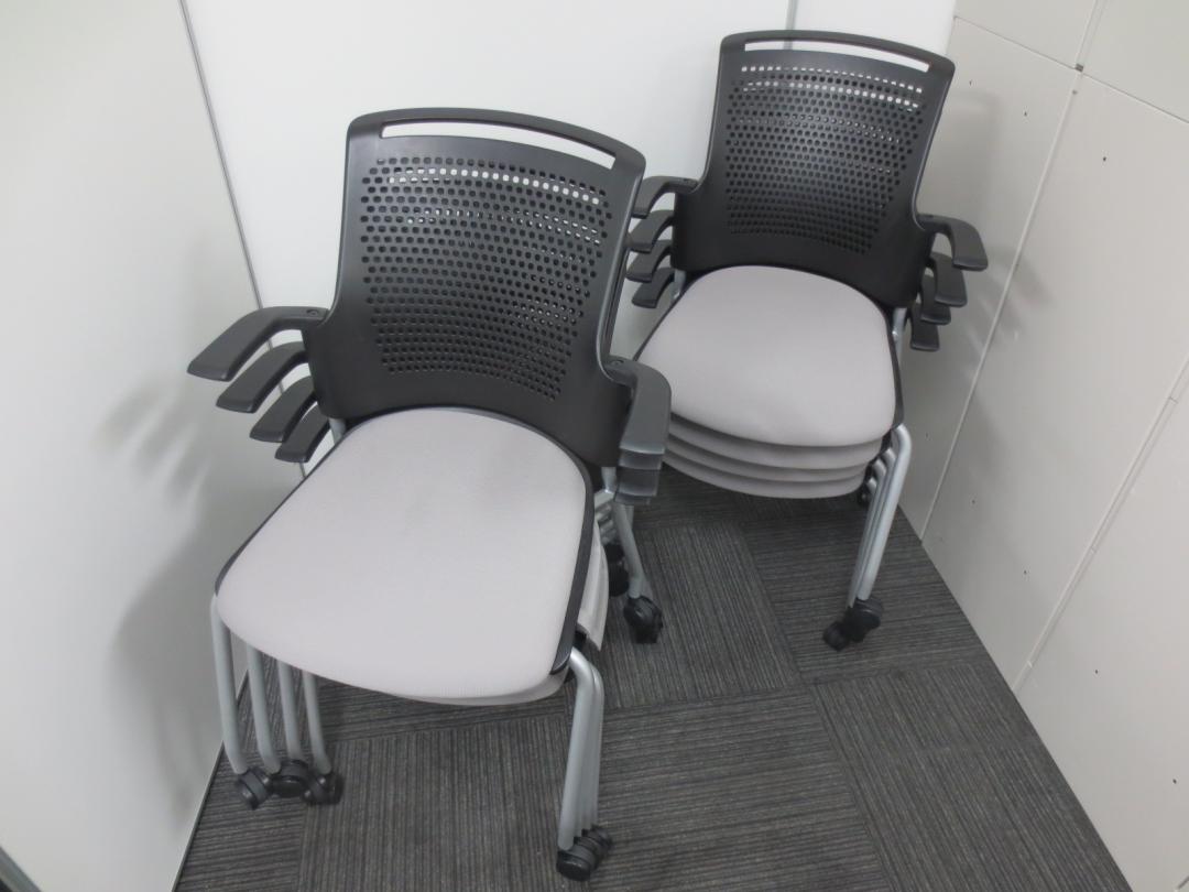 【8脚セット商品!!】【状態良好!!】【なんと24脚も入荷!】■プラス（plus）製スタッキングチェア■グレー■熱がこもらない背もたれメッシュ構造!!■キャスター付き
                        チェダーC
                                    中古
            