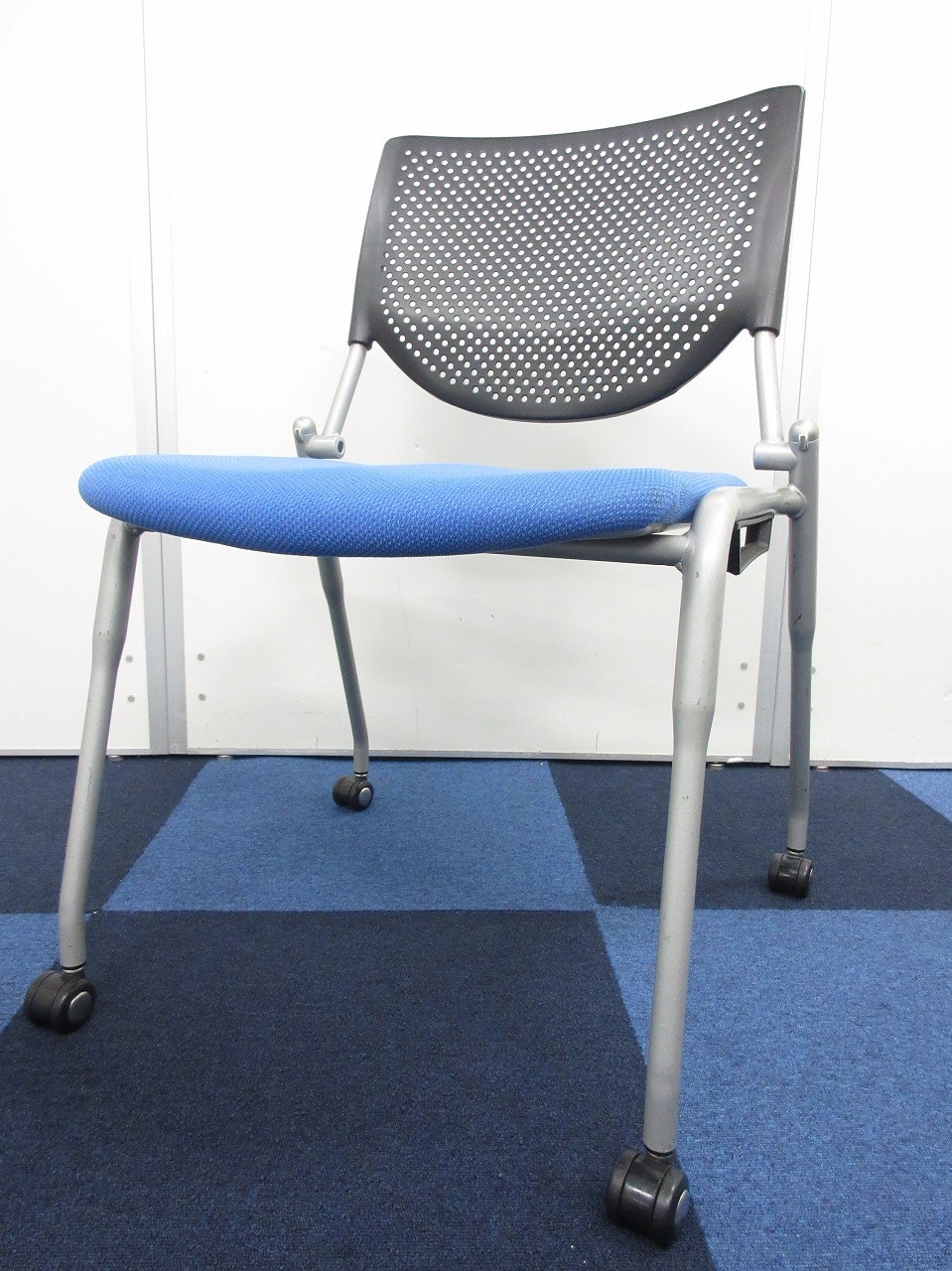 【オカムラ製の定番商品！！】幅を取らない収納可能なスタッキングが入荷しました！
                        プロスタック
                                    中古
            