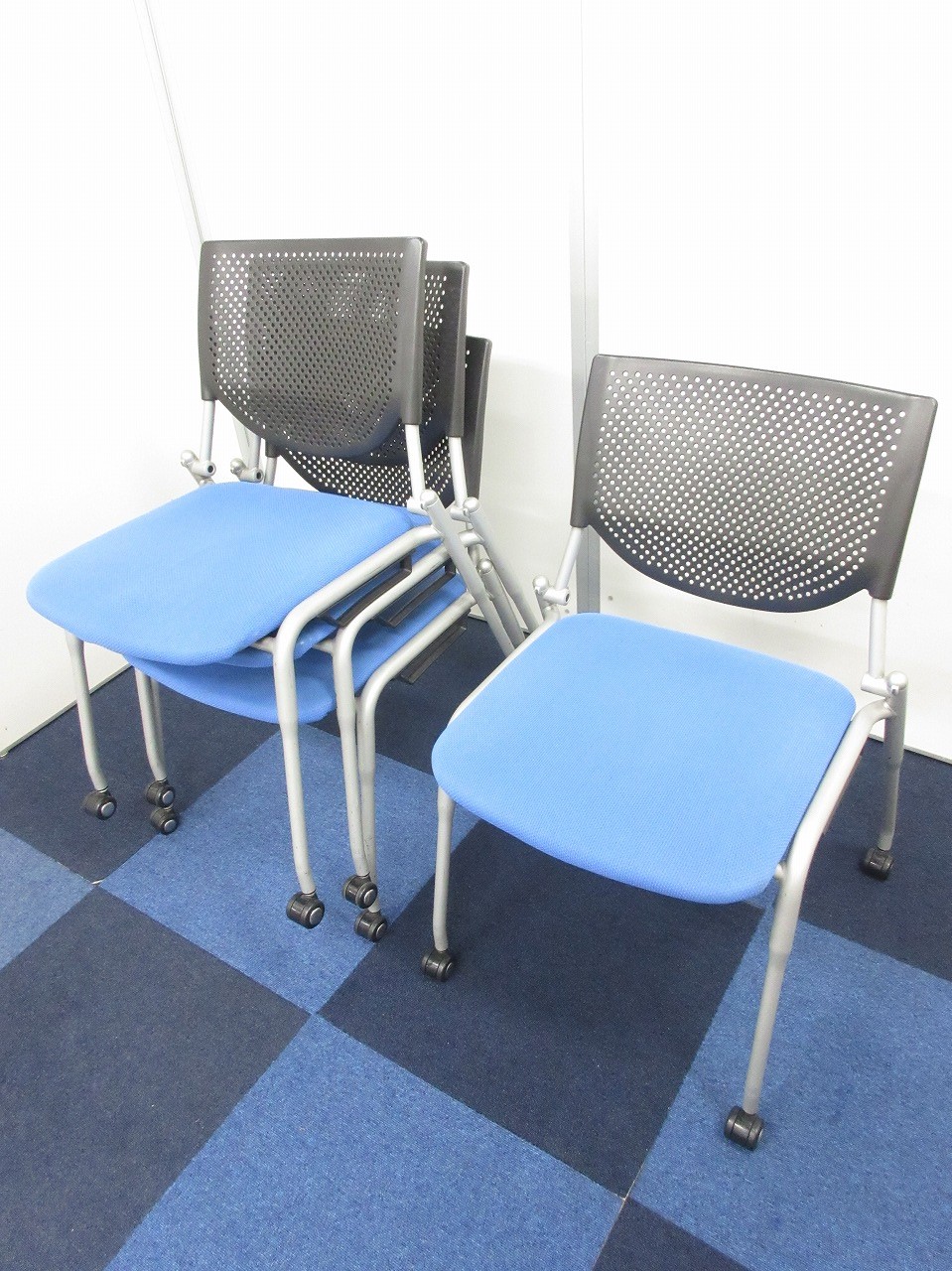 【休憩室や会議室の場で役立つ！】重ねて収納可能なスタッキングチェアの4脚セット！！
                        プロスタック
                                    中古
            