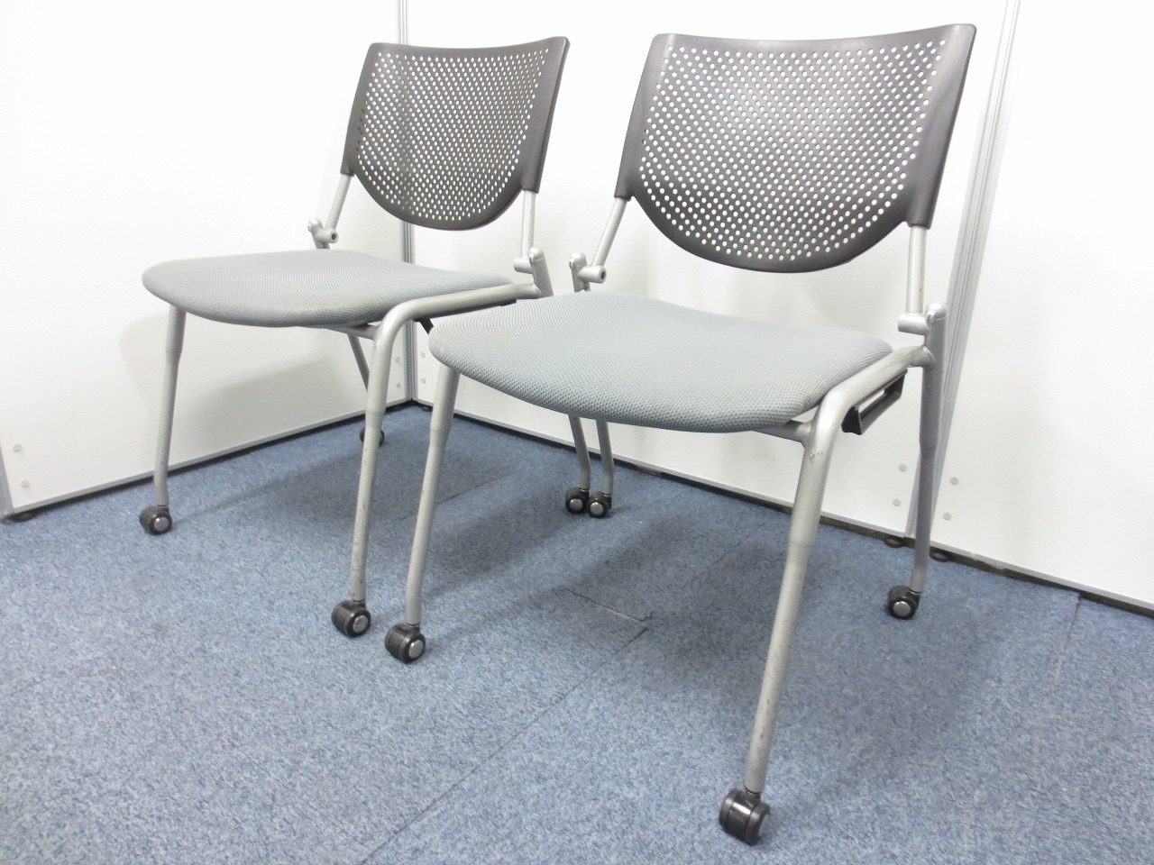 【２脚セット】キャスター付きスタッキングチェア！！
                        プロスタック
                                    中古
            