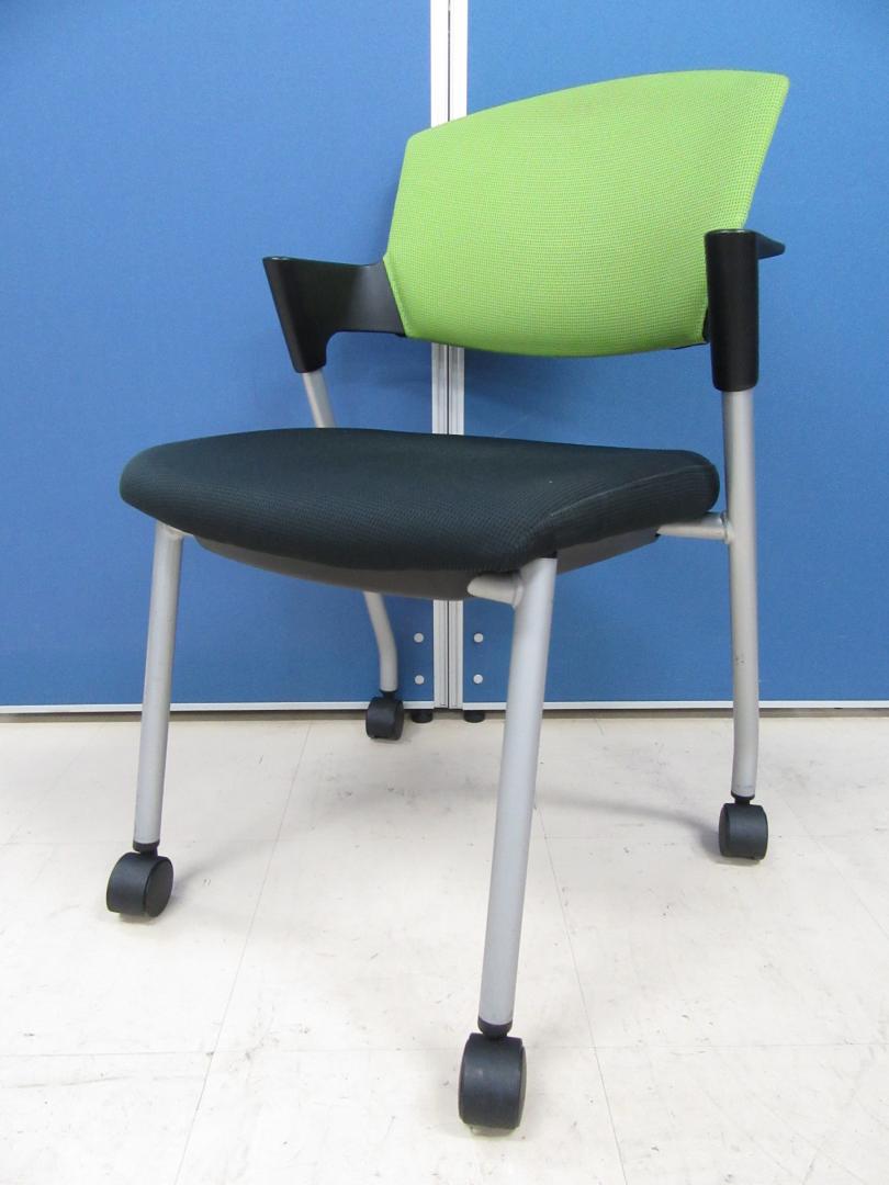 [10脚入荷!!]コクヨ(KOKUYO) プロッティチェア(Protty) ライトオリーブ■ふかふかの座面と肘掛けが人気です!!導入企業様多数!!長時間でも快適な座り心地を実現したミーティングチェアです!! 
                        プロッティ
                                    中古
            