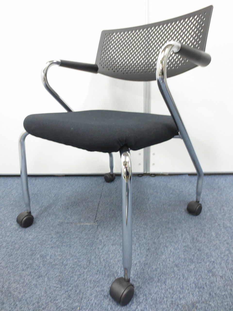 【デザイナーズ家具】ヴィトラ社製ビザロールチェア14脚入荷！！
                        visavis
                                    中古
            