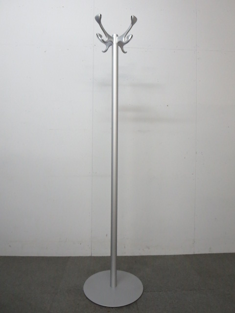 【スタイリッシュなシルバーメタリックデザイン】■オカムラ　コートハンガー【ポール型】
                        その他シリーズ
                                    中古
            