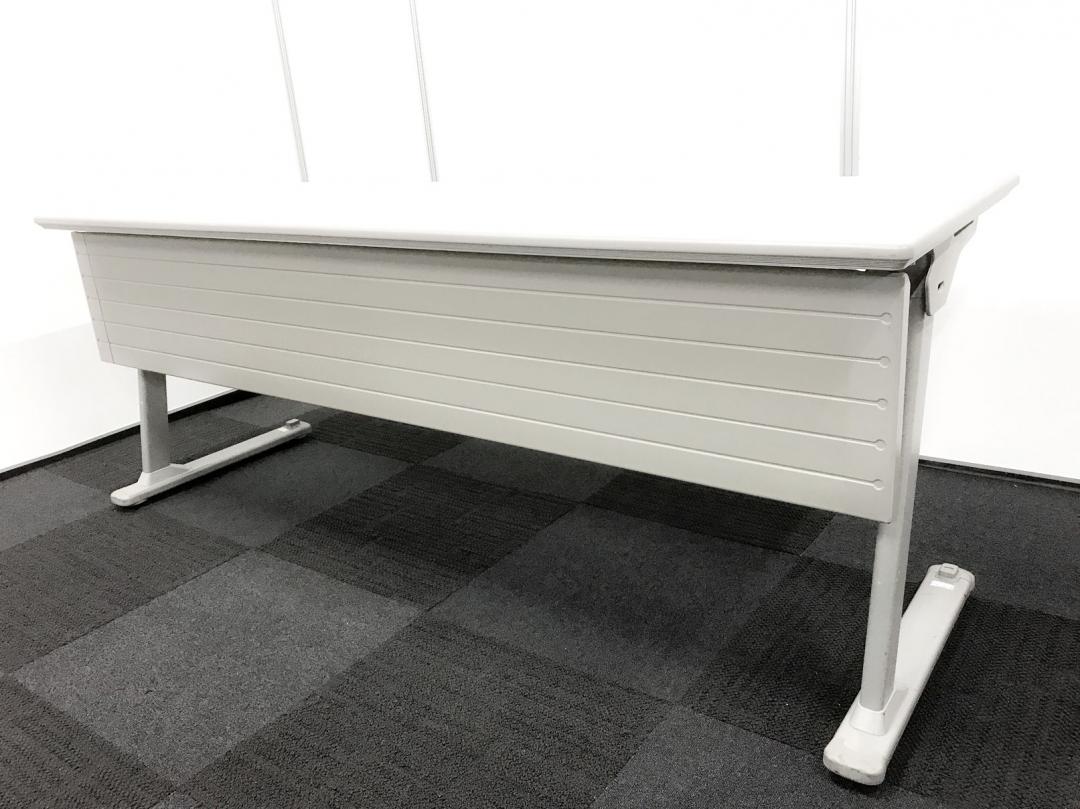 【幅1800奥600高さ700】折りたたんで収納スタックテーブル【オカムラ製】【3台御座います。】
                        
                                    中古
            