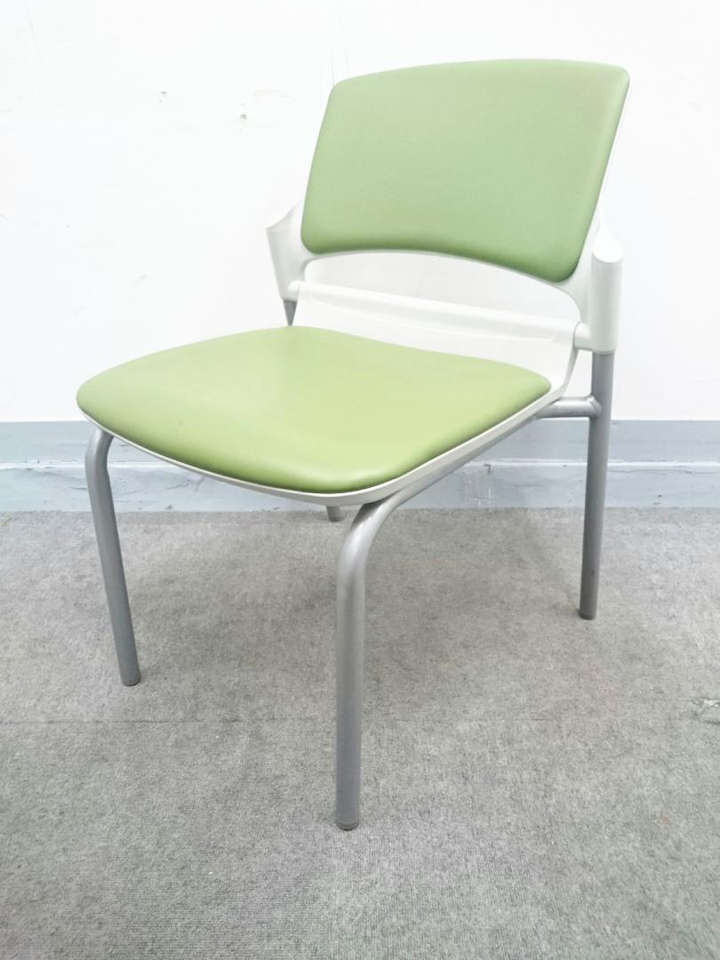 【KS】[10脚入荷！！]ウチダ製の頑丈なスタッキングチェアが入荷しました！！座面がビニール地なので汚れが目立ちにくい！！
                        
                                    中古
            