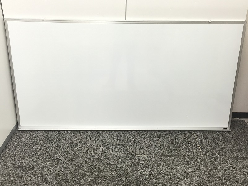 W1800の大きい壁掛けホワイトボードが入荷致しました！！少し傷がございます。
                        
                                    中古
            