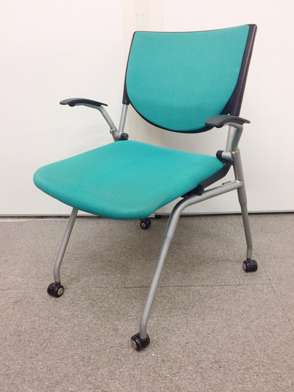 【入れ替え特価】背パッド・肘付きタイプ　グッドデザイン受賞のネスティングチェア　オカムラプロスタック【残り1脚】
                        プロスタック
                                    中古
            