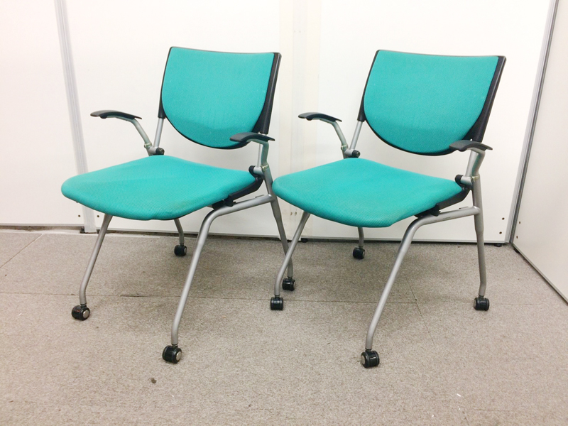 【人気の国内製】背パッド・肘付きタイプ　グッドデザイン受賞のネスティングチェア　オカムラプロスタック 【2脚セット】
                        プロスタック
                                    中古
            