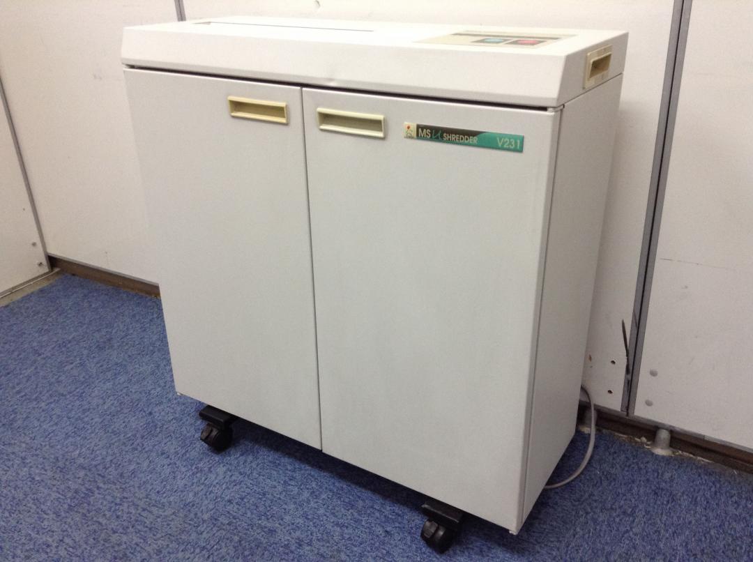 【訳あり現品限り】1か所タイヤ欠損のため、販売価格\60,000-のところ￥40,000-の特別価格！！
                        V231
                                    中古
            