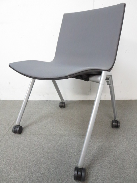 ■ウチダ　スタッキングチェア　■グレー　キャスター付　■スタイリッシュなデザインが人気です！
                        会議・打合せ・ミーティングチェア
                                    中古
            