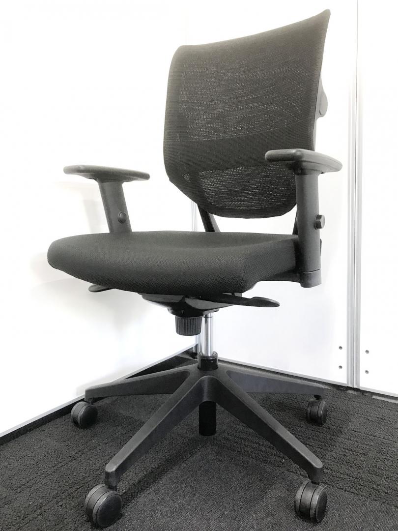 【ほつれ箇所ありの為お勤め価格！】背面メッシュ！｜プラス製｜Parforma(パフォーマー)チェア！
                        Performa sf
                                    中古
            