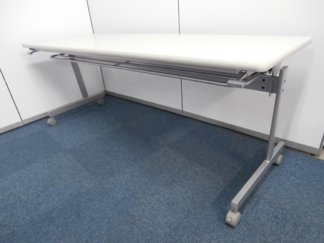 【２台限定入荷！！】サイドスタックテーブルの入荷です！！
                        KS
                                    新古品
            