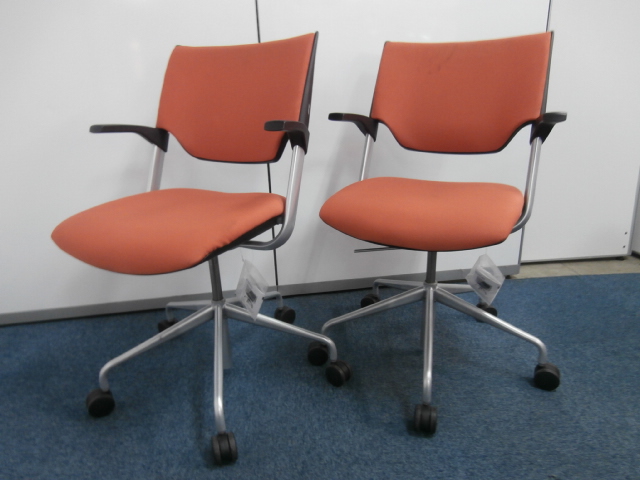 【１セット限定！】２脚セット！オレンジのミーティングチェア！
                        
                                    中古
            