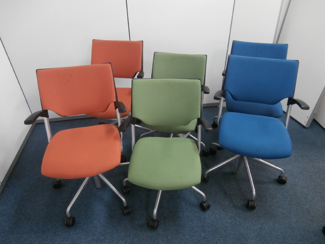 【６脚セット】オレンジ２脚・ブルー２脚・グリーン２脚の計６脚
                        
                                    中古
            