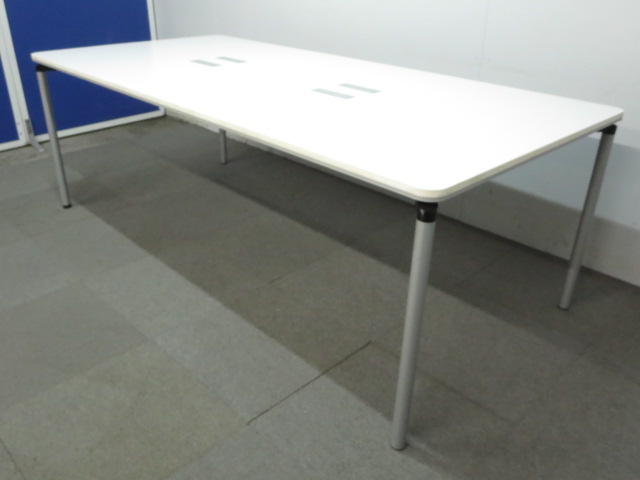 【PCを使用した会議にオススメ！】■コクヨ　OAミーティングテーブル　配線キャップ付　■ホワイト　W2100×D1000mmタイプ
                        ミーティング用テーブル　BT-500シリーズ
                                    中古
            